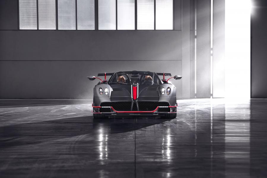  Pagani Huayra Roadster BC 2019 года  (фото 18 из 43)